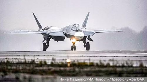 Vị chuyên gia nhấn mạnh, ý tưởng về một tiêm kích Su-57 hai chỗ ngồi thực chất đã được phát triển như một phần của dự án liên doanh Nga - Ấn Độ mang tên FGFA (Máy bay chiến đấu thế hệ thứ năm tương lai), có lịch sử từ những năm 2010.