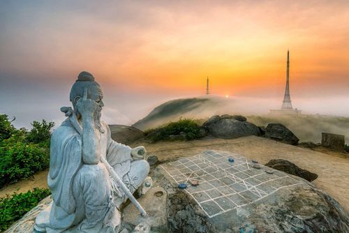  Bình minh trên đỉnh Bàn Cờ năm 2018. Ảnh: Nguyễn Trung Thu.