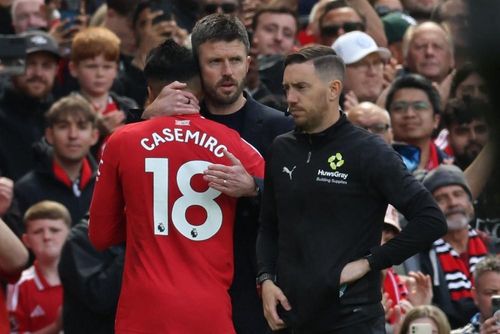 Khoảnh khắc Casimiro rời sân. Ảnh: AFP