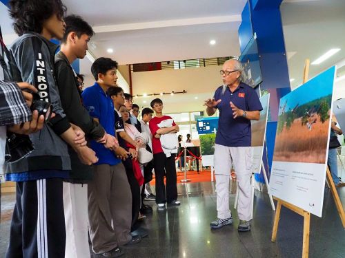 Nhiếp ảnh gia Nguyễn Trường Sinh (Hội Nghệ sĩ Nhiếp ảnh TP.HCM) chia sẻ về hành trình sống cùng thiên nhiên và chứng kiến những đổi thay của hệ sinh thái đất ngập nước