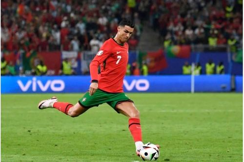 Ở tuổi 41, Ronaldo vẫn nỗ lực tập luyện và thi đấu. Ảnh: REUTERS