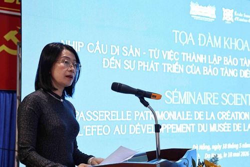 Bà Lê Thị Thu Trang, Giám đốc Bảo tàng Điêu khắc Chăm Đà Nẵng phát biểu tại tọa đàm