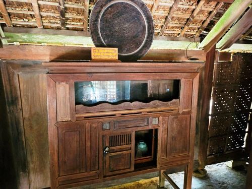 Đến thăm quê Bác, ai nấy đều rưng rưng niềm xúc động trước cảnh vật đơn sơ gắn với gia đình và cuộc sống thời niên thiếu của Người