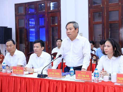 Chủ tịch UBND thành phố Hà Nội Vũ Đại Thắng phát biểu tại buổi làm việc với Bộ Văn hóa, Thể thao và Du lịch và các đơn vị liên quan về công tác chuyển giao Làng Văn hóa - Du lịch các dân tộc Việt Nam. Ảnh: Trung Nguyên - TTXVN