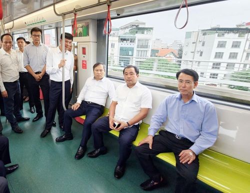 Chiều 9/5/2026, Ủy viên Bộ Chính trị, Bí thư Thành ủy, Trưởng đoàn đại biểu Quốc hội thành phố Hà Nội Trần Đức Thắng đã kiểm tra thực địa công tác vận hành tuyến Metro Nhổn - Cầu Giấy và tiến độ thi công ga ngầm S12 thuộc Dự án tuyến đường sắt đô thị Nhổn - Ga Hà Nội