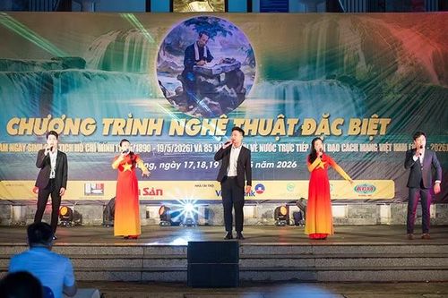 Chương trình quy tụ nhiều nghệ sĩ, ca sĩ đến từ Nhà hát Ca Múa Nhạc Quốc gia Việt Nam và Nhà hát Kịch Việt Nam.