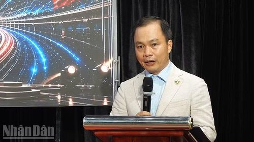 Ông Lại Minh Tú, Trưởng chi nhánh Hiệp hội Phát triển công nghiệp văn hóa Việt Nam tại Thành phố Hồ Chí Minh phát biểu tại chương trình.