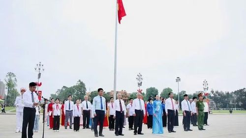 Đoàn đại biểu đặc khu Cô Tô long trọng tổ chức Lễ báo công dâng Bác tại Quảng trường Ba Đình, Hà Nội.