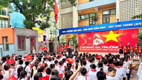 Toàn cảnh buổi sinh hoạt dưới cờ “Dấu chân Trường Sa - Hành trình của những cánh thư”.