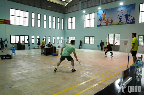 Các vận động viên tranh tài.