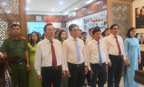 Trưởng Ban Nội chính Thành ủy Võ Công Chánh và lãnh đạo phường Thanh Khê dự lễ dâng hương và triển khai thực hiện Chuyên đề năm 2026.