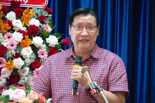 PGS.TS Lê Hoài Quốc nêu tham luận về Phát triển hệ sinh thái Robor và Drone "Makein VietNam". ẢNH QUANG HUY