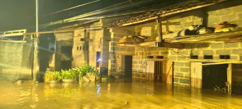  Nhà ngập ở xã Lý Quốc (tỉnh Cao Bằng) do mưa đêm 16-5. Ảnh: UBND XÃ LÝ QUỐC 