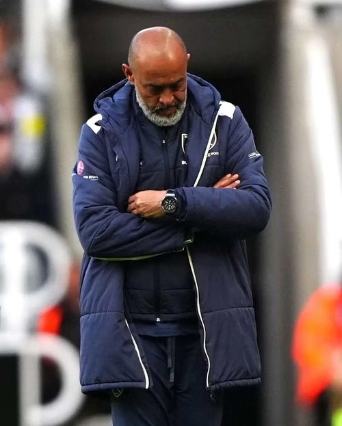 HLV Nuno Espirito Santo thừa nhận đội nhà đang gặp khó khăn nhưng không có cách giải quyết.