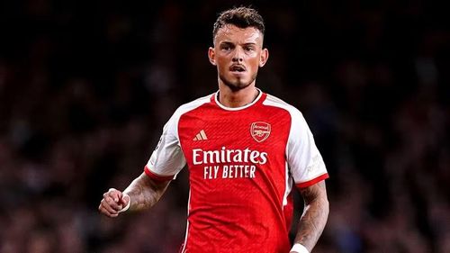 Về lực lượng, Arsenal phải chịu tổn thất nặng nề ở hàng phòng ngự khi hậu vệ phải Ben White dính chấn thương đầu gối nghiêm trọng và nghỉ thi đấu hết mùa. Ảnh: Goal.