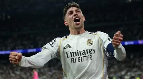 Tiền vệ người Uruguay còn hợp đồng với Real Madrid đến năm 2029 và mức phí chuyển nhượng lên tới 120 triệu euro, một con số khá lớn đối với một cầu thủ đã 27 tuổi.