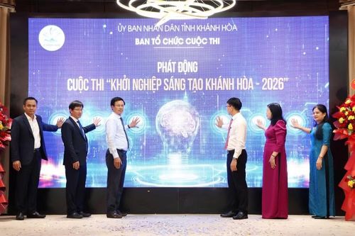 Phó Chủ tịch UBND tỉnh Nguyễn Thanh Hà và các đại biểu bấm nút phát động Cuộc thi Khởi nghiệp sáng tạo Khánh Hòa - 2026.