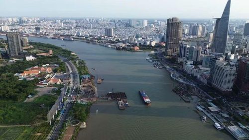 Đại diện Ban Quản lý dự án Mỹ Thuận cho biết sẽ phối hợp với Sở Xây dựng TPHCM và các đơn vị liên quan triển khai phương án lai dắt, lắp dựng kết cấu thép, phấn đấu hoàn thành toàn bộ công trình vào dịp Quốc khánh 2/9/2026.
