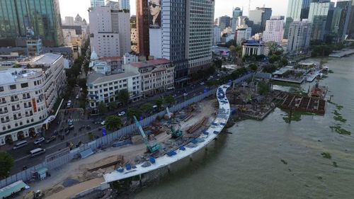 Ông Trần Văn Thi - Giám đốc Ban Quản lý dự án Mỹ Thuận (Bộ Xây dựng) - đơn vị được giao quản lý dự án cho biết, đến nay, hạng mục cầu dẫn và đường dẫn do Tổng công ty Xây dựng số 1 - CTCP (CC1) thi công hiện đã đạt khoảng 90% tiến độ và dự kiến hoàn thành vào cuối tháng 6/2026.