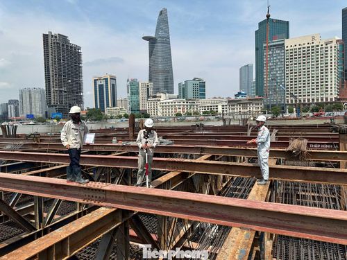 Theo kế hoạch, sau khi hoàn thành đổ bê tông, hai trụ chính TC1 và TC2 sẽ hoàn thiện trong tháng 6/2026. Đầu tháng 8, phần cầu thép sẽ được lai dắt từ Vũng Tàu về TPHCM để lắp đặt.