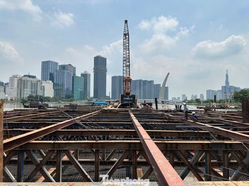Trụ chính TC2 phía bờ phường An Khánh có diện tích gần 1.892m2, khối lượng thép sử dụng cho móng trụ lên đến 650 tấn.