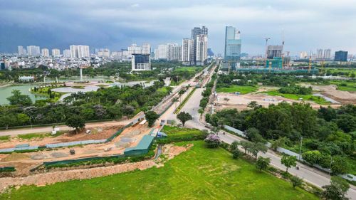 Dự án đầu tư xây dựng đường Tây Thăng Long (đoạn từ đường Phạm Văn Đồng đến đường Văn Tiến Dũng) trên địa bàn phường Đông Ngạc có chiều dài hơn 3,2 km, quy mô 10 làn xe.