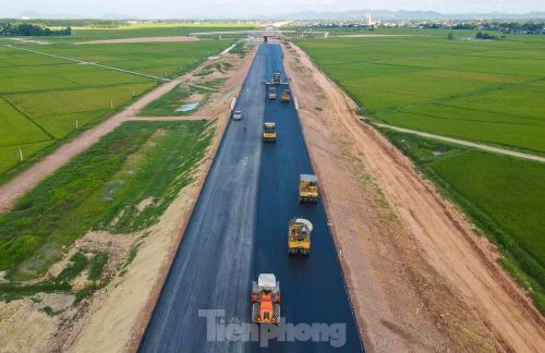 Bộ Xây dựng kiến nghị huy động gần 500.000 tỷ đồng để mở rộng các tuyến cao tốc đầu tư phân kỳ.
