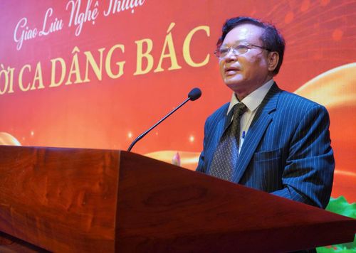 Thiếu tướng, nhà văn Nguyễn Hồng Thái, Phó Chủ tịch Hội Đồng hương Nghệ An tại Hà Nội phát biểu tại chương trình.