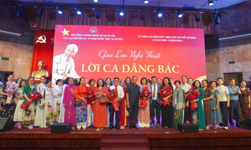 Các đại biểu tham dự chương trình