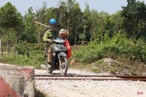 Hà Tĩnh hiện còn 61 lối đi tự mở qua đường sắt, tiềm ẩn nguy cơ mất an toàn cao.