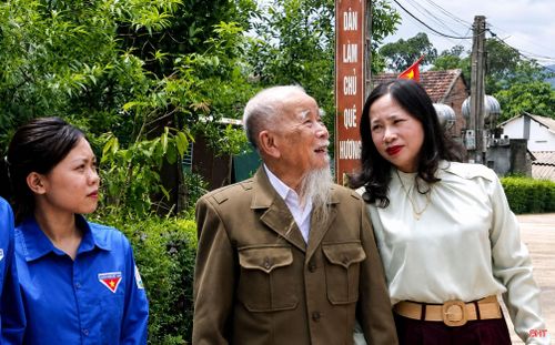 Những năm gần đây dù tuổi cao sức yếu, ông Thi vẫn nỗ lực trở thành hạt nhân tuyên truyền, vận động người dân thôn Mỹ Lạc chung sức xây dựng NTM.