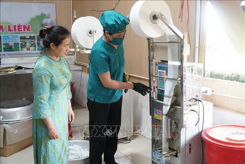 Cơ sở sản xuất Sen Diệu Minh đầu tư máy móc, trang thiết bị hiện đại để sản xuất, đa dạng sản phẩm từ sen.