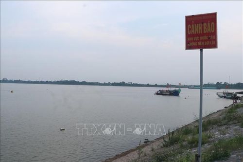Cảnh báo đuối nước ở những khu vực có nguy cơ. Ảnh: TTXVN