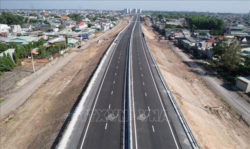 Dự án thành phần 1, cao tốc Biên Hòa - Vũng Tàu đã cơ bản hoàn thành tuyến chính, đủ điều kiện thông xe tạm. Ảnh: Công Phong/TTXVN