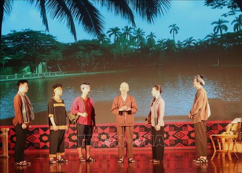 Hình ảnh Bác Hồ trong vở kịch ngắn “Miền Nam trong trái tim Bác”.