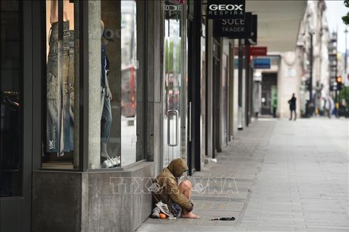 Người vô gia cư trên đường phố tại London, Anh. Ảnh tư liệu: AFP/TTXVN