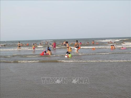 Bãi tắm Công viên Đại Dương, thành phố Hạ Long, tỉnh Quảng Ninh. Ảnh minh họa: TTXVN