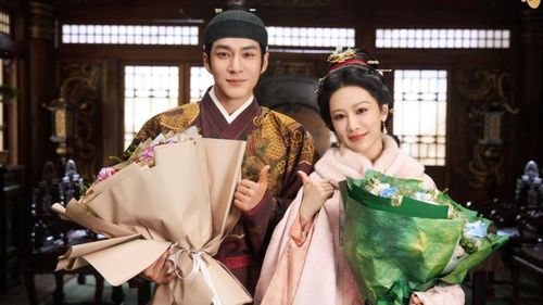 Gia Nghiệp thu hút sự quan tâm nhờ kết hợp yếu tố quyền mưu với câu chuyện về nghề làm mực truyền thống thời Minh. Không đi theo mô-típ cung đấu quen thuộc, phim khai thác hành trình vực dậy gia tộc của nữ chính Lý Trinh trong bối cảnh thương nghiệp biến động. Dương Tử tiếp tục cho thấy thế mạnh ở dòng phim cổ trang, trong khi Hàn Đông Quân tạo được hình tượng điềm tĩnh, giàu chiều sâu. Phim được đánh giá cao nhờ phần mỹ thuật chỉn chu và cách lồng ghép giá trị văn hóa Huy Châu vào câu chuyện kinh doanh, tranh đấu.