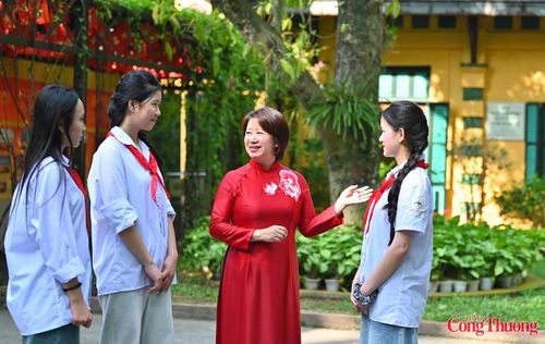 Bà Cù Thị Minh: "kể chuyện về Bác không đơn thuần là nhắc lại những câu chuyện lịch sử, mà quan trọng hơn là truyền tải được những giá trị tư tưởng, nhân cách và phong cách sống của Người đến với công chúng, đặc biệt là thế hệ trẻ".