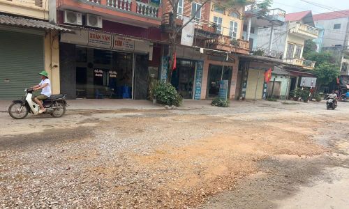  Những điểm sụt lún trên mặt đường tỉnh 294C, đoạn qua thôn Quất Du 1 đã được sửa chữa. 