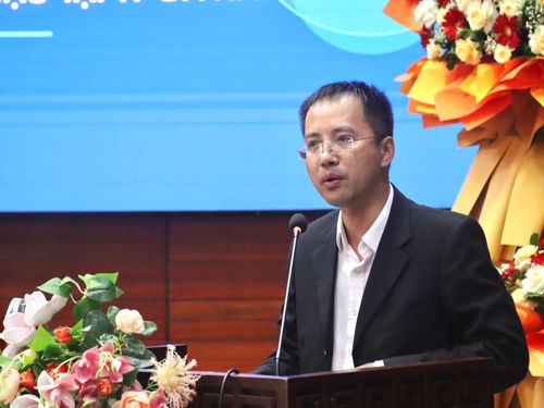 Đại diện lãnh đạo Trung tâm Hỗ trợ khởi nghiệp đổi mới sáng tạo Đà Nẵng nêu nhiều đề xuất thí điểm để thúc đẩy đổi mới sáng tạo tại thành phố Đà Nẵng. Ảnh: QUỐC TUẤN