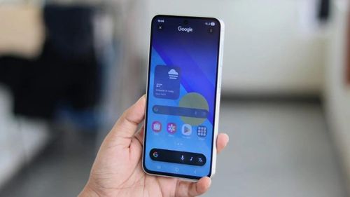 Mẫu máy tầm trung Galaxy A56 cũng đã chính thức gia nhập danh sách nâng cấp lần này