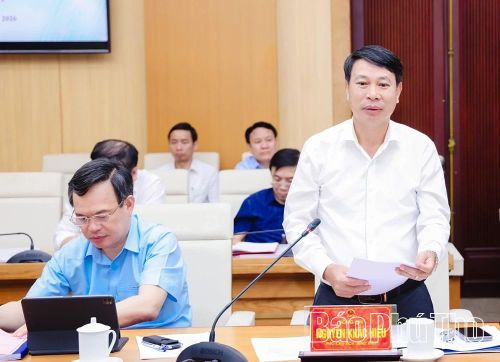 Phó Chủ tịch UBND tỉnh Nguyễn Khắc Hiếu - Trưởng Ban Chỉ đạo thi tốt nghiệp THPT năm 2026 tỉnh Phú Thọ phát biểu tại buổi làm việc.