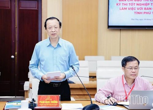 Thứ trưởng Bộ Giáo dục và Đào tạo Phạm Ngọc Thưởng phát biểu kết luận buổi làm việc.