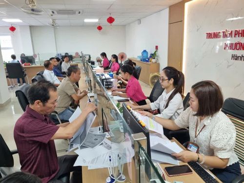 Hoạt động của Trung tâm Phục vụ hành chính công cấp xã mang đến sự thuận tiện cho người dân khi giải quyết thủ tục hành chính - Ảnh: M.L