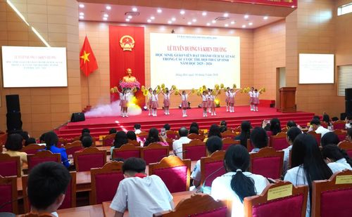 Quang cảnh lễ tuyên dương - Ảnh: H.Tr