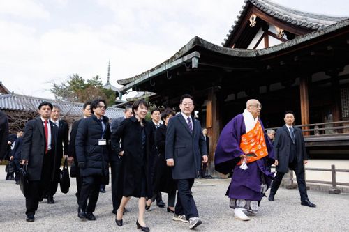 Bà Takaichi Sanae và ông Lee Jae Myung thăm Chùa Horyuji ở tỉnh Nara (Nhật Bản) ngày 14/1. Ảnh: @takaichi_sanae