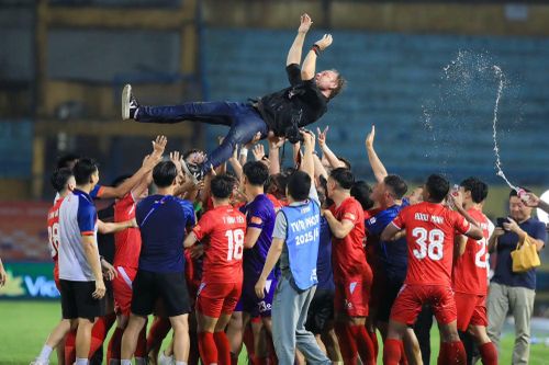 CAHN lên ngôi vô địch sớm ba vòng đấu. Đó là một hành trình đầy ấn tượng của đại diện Thủ đô. Ảnh: CTV.