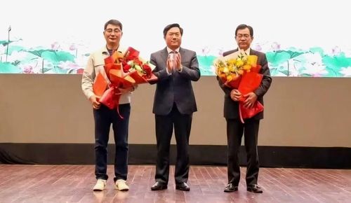 Chủ tịch UBND tỉnh Phú Thọ Trần Duy Đông đã trao Giấy chứng nhận đăng ký đầu tư cho hai dự án FDI gồm Nhà máy sản xuất linh kiện điện tử BH Flex Vina (Hàn Quốc) và Nhà máy sản xuất bảng mạch in điện tử (PCB) của Meiko Electronics (Hồng Kông). Tổng vốn đầu tư tăng thêm của hai dự án đạt 290 triệu USD.