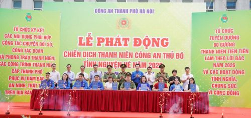 Các đại biểu tham gia lễ ký kết các nội dung.